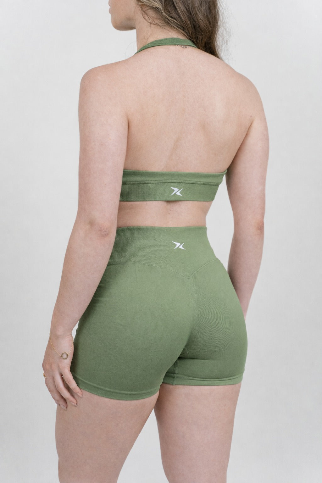 Sculpt Halter Top - Verde Oliva